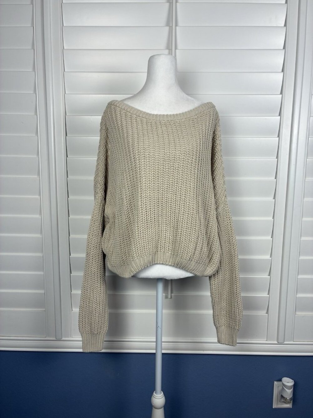 BP. Women’s M Beige Chunky Knit Cropped Sweater with V Back